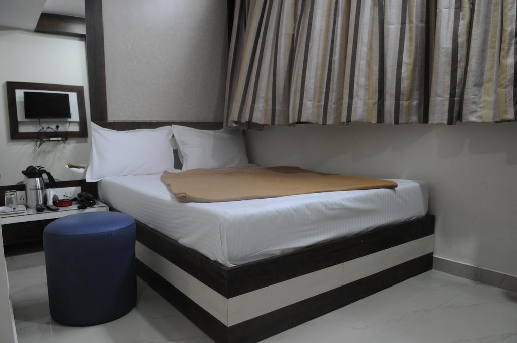 Oyo Hotel Sree Balaji Residency อาเมดาบัด ห้อง รูปภาพ