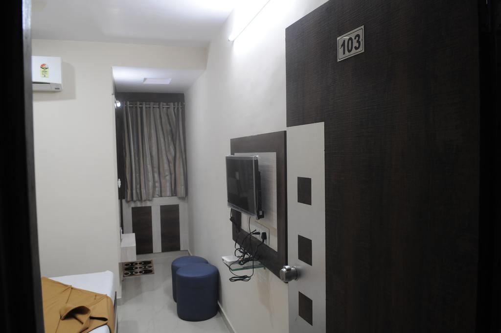 Oyo Hotel Sree Balaji Residency อาเมดาบัด ภายนอก รูปภาพ